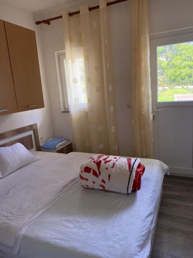 Guesthouse Skender Selimaj Βαλμπόνα Εξωτερικό φωτογραφία