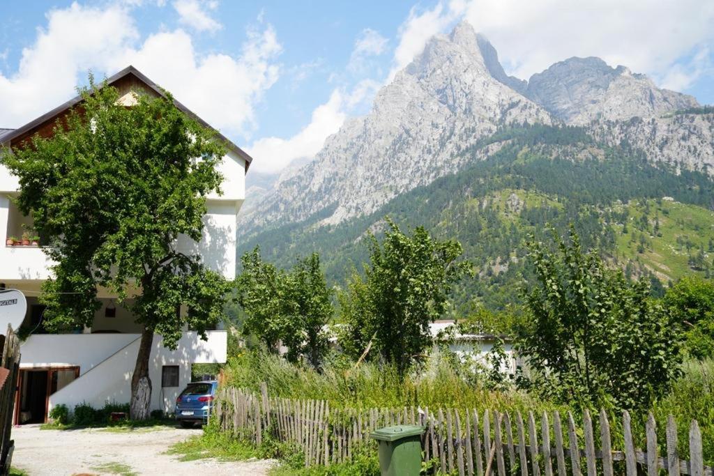 Guesthouse Skender Selimaj Βαλμπόνα Εξωτερικό φωτογραφία